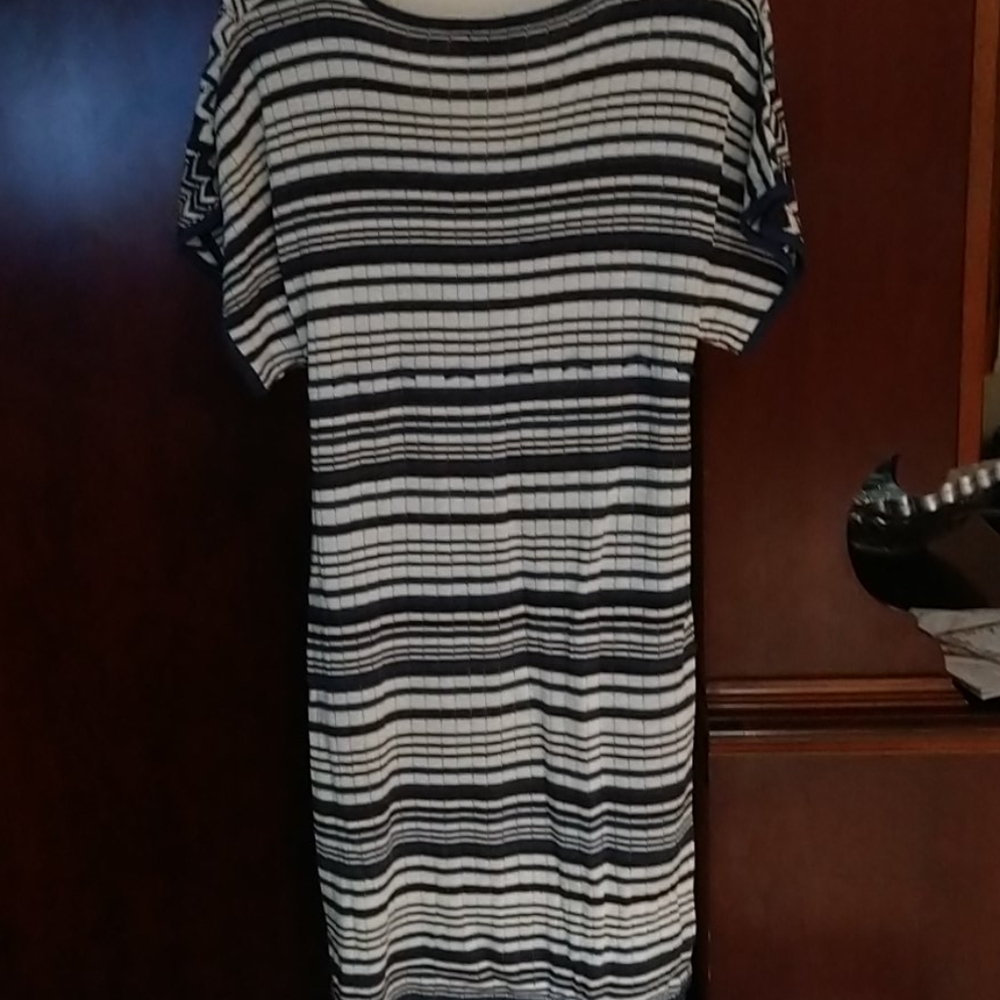Dress - Picture 4 of 4